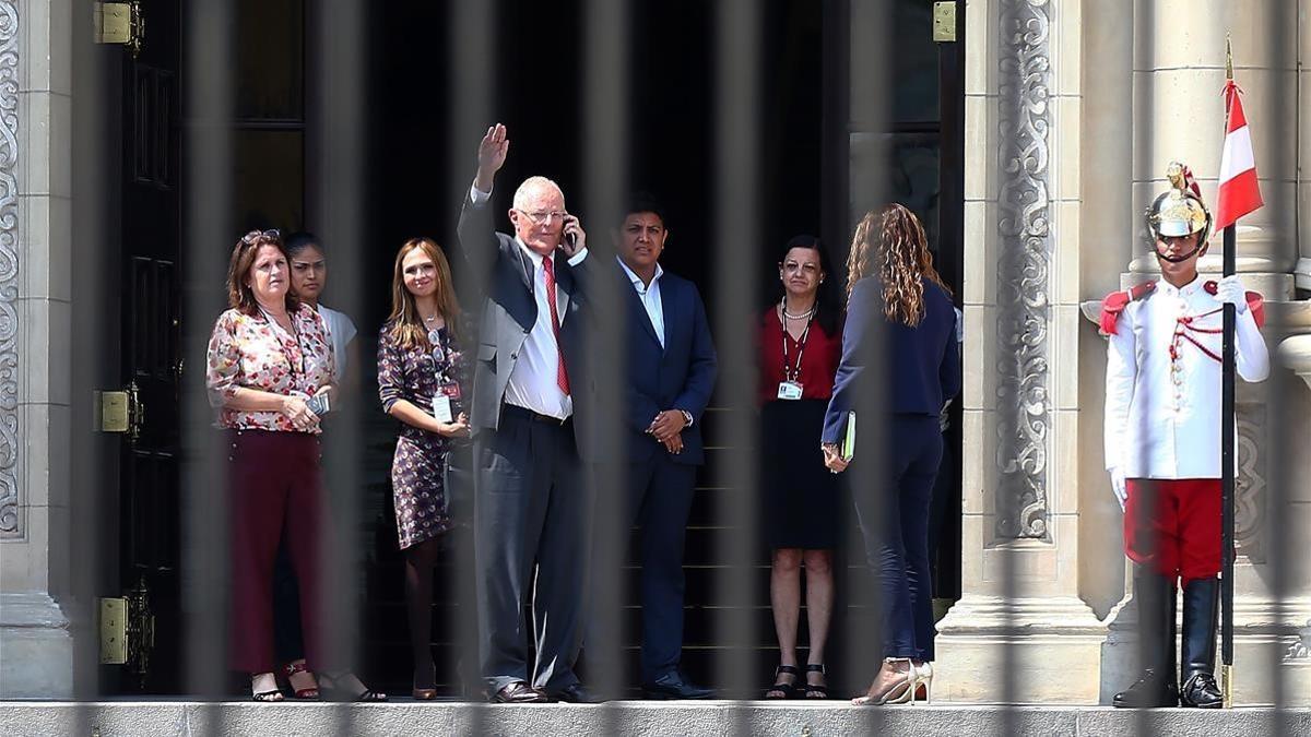 presidente de peru dimite