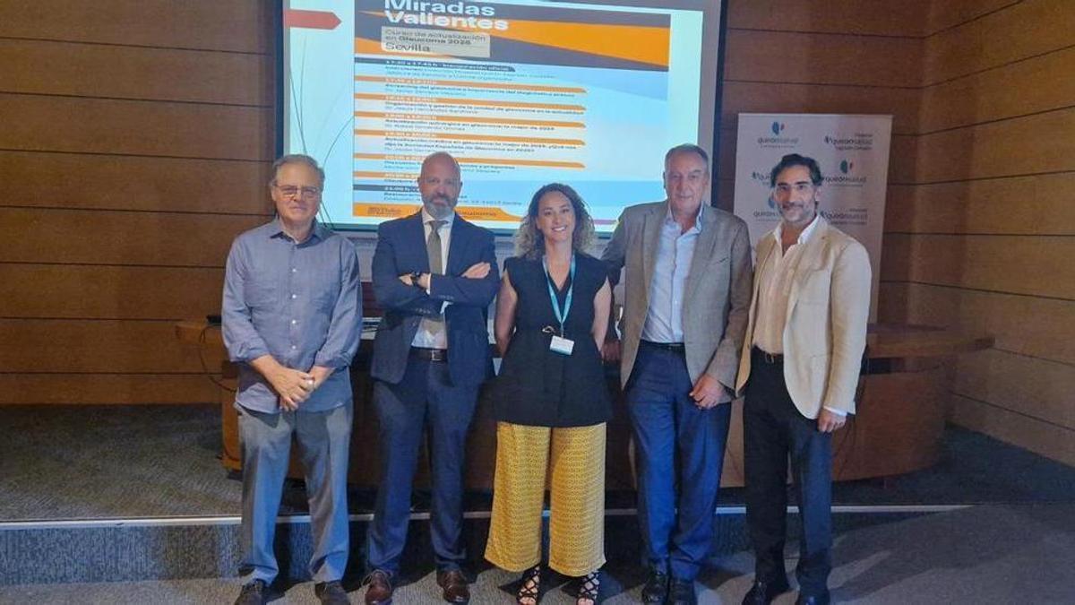 La doctora María Pena directora medica Sagrado CorazÓn junto a oftalmólogos en jornada de glaucoma.