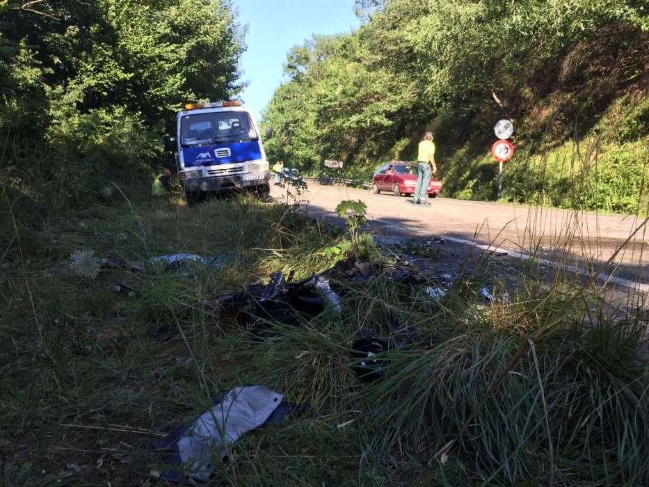 Espectacular accidente en Cangas de Onís