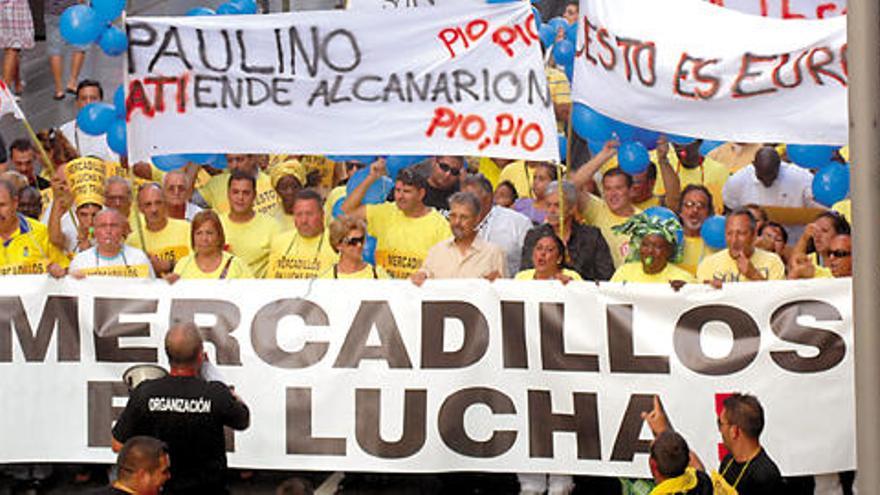 Los mercadilleros piden una prórroga para sus puestos