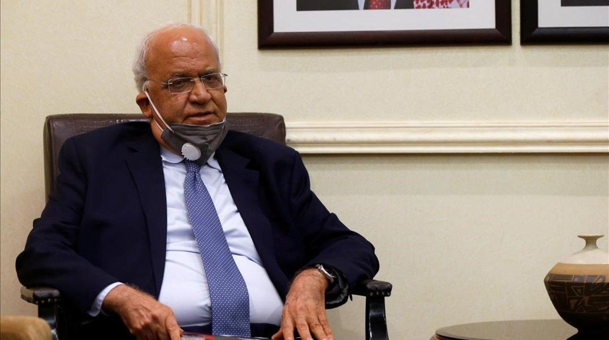 undefined55474487 file photo  palestinian chief negotiator saeb erekat meets w201019092813