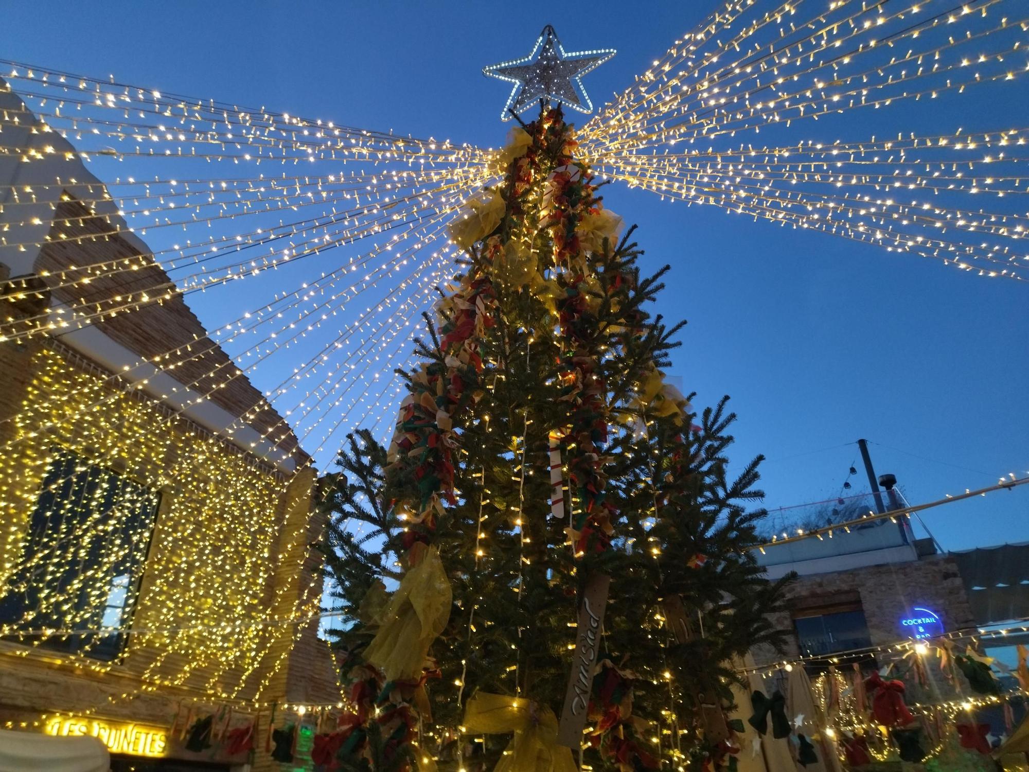 La Navidad resplandece en Els Magazinos de Dénia