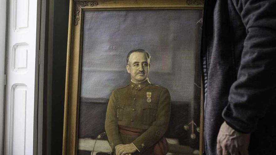 Retrato del general Franco que se conserva, retirado, en el Centro Cultural Soledad González.