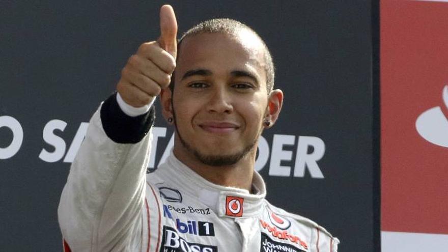 Hamilton ficha tres temporadas por Mercedes