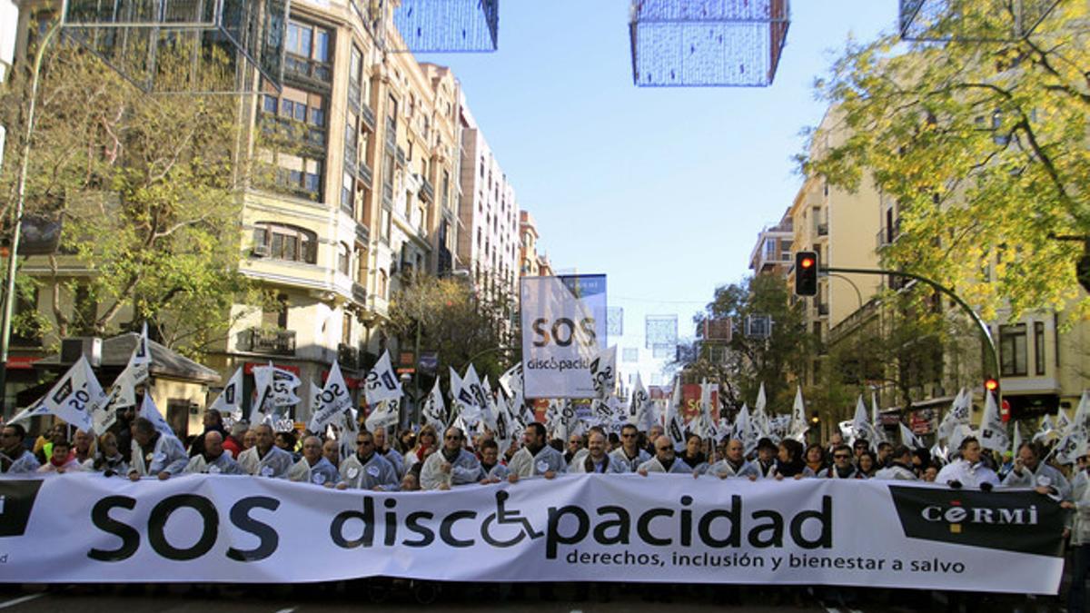 Marcha en Madrid para denunciar los impagos de las administraciones a quienes atienden a los discapacitados
