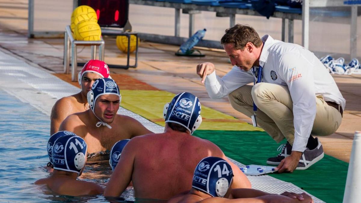 Partido del Echeyde en la piscina Acidalio Lorenzo.