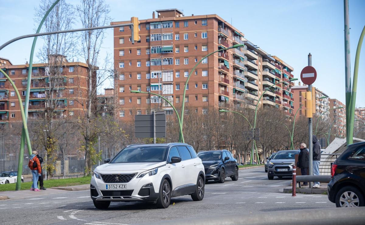 Barcelona i Madrid poden perdre fins a 8.000 i 41.000 places d’aparcament per l’augment de la mida dels  cotxes