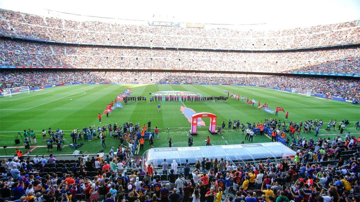 El Camp Nou en los prolegómenos del Barça-Arsenal del Trofeo Joasn Gamper de la temporada 2019/20