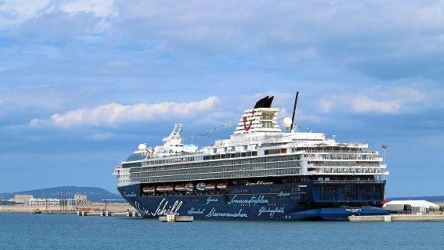 Mottokreuzfahrt Rainbow Cruise legt in Palma ab