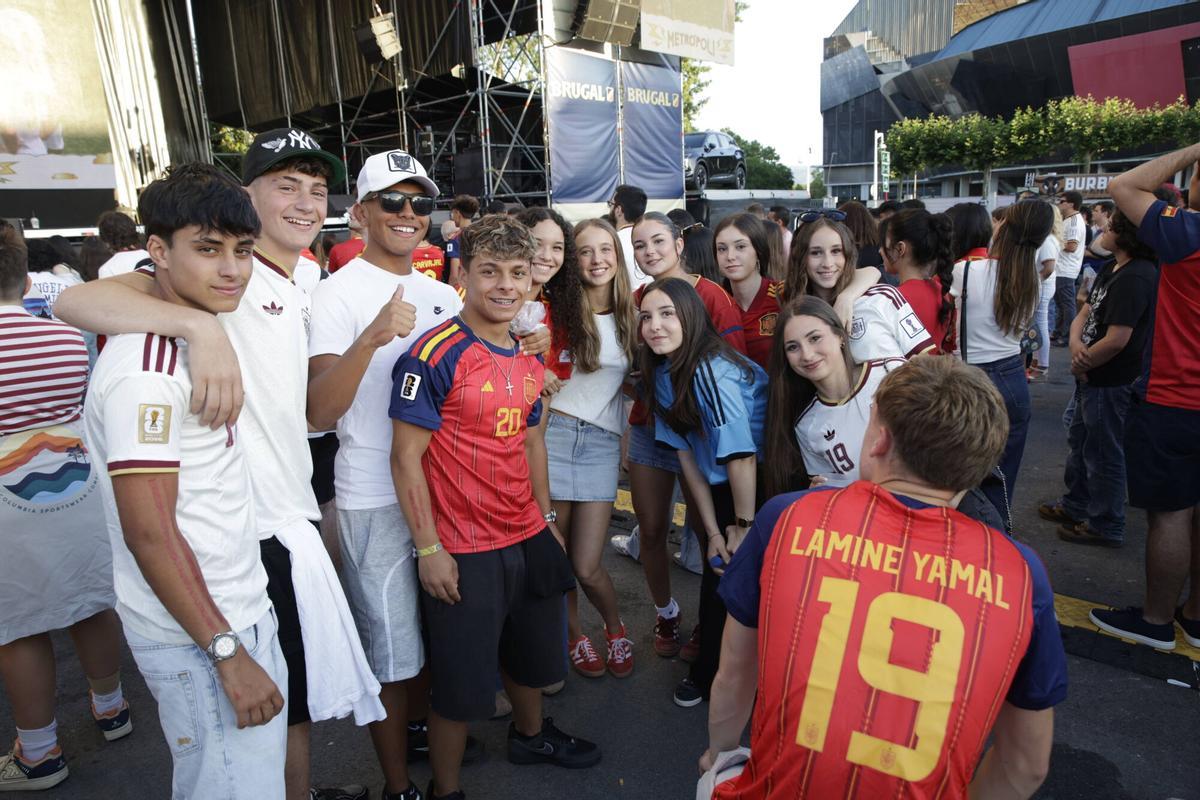 EN IMÁGENES: Metrópoli vibra con el primer paso de España hacia el Mundial