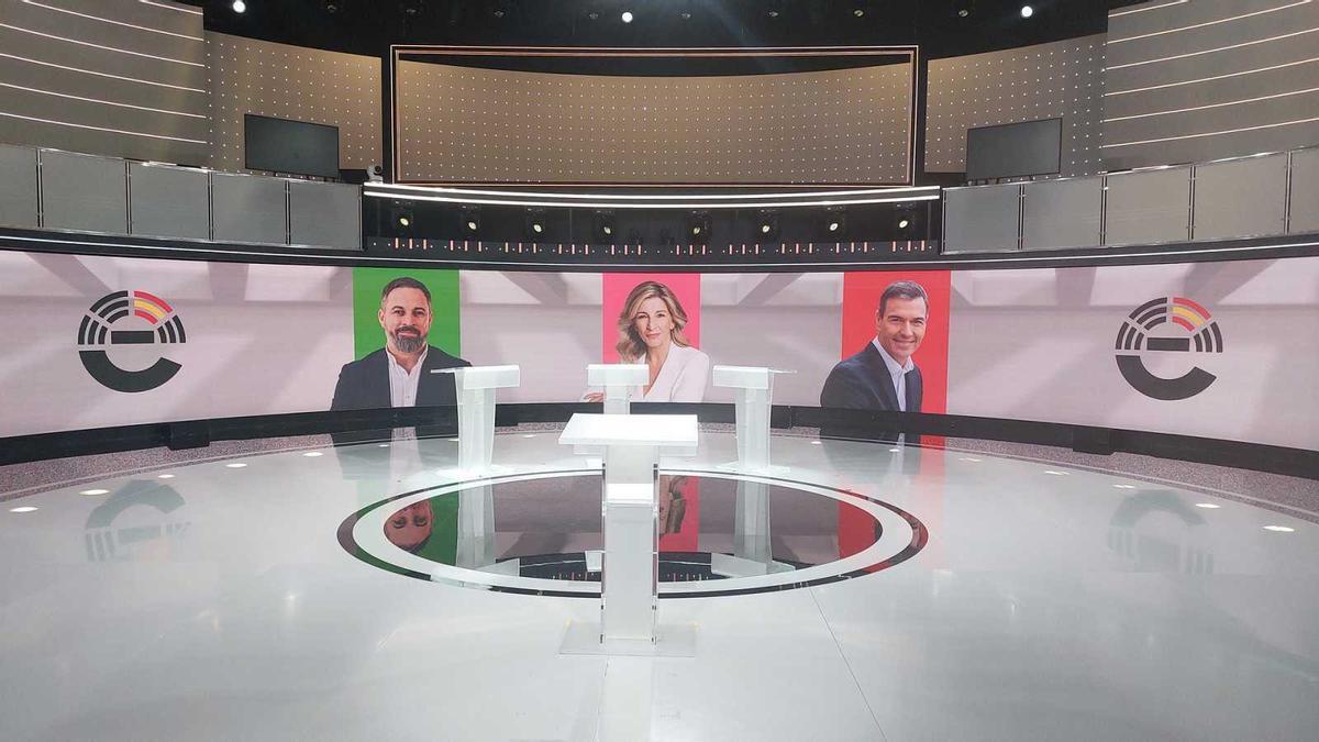 Plató del debate a tres con Abascal, Díaz y Sánchez en RTVE.