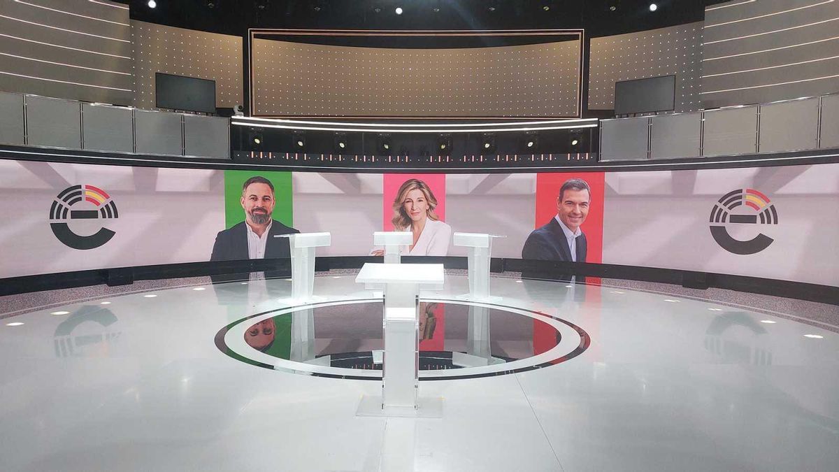 Plató del debate a tres con Abascal, Díaz y Sánchez en RTVE.