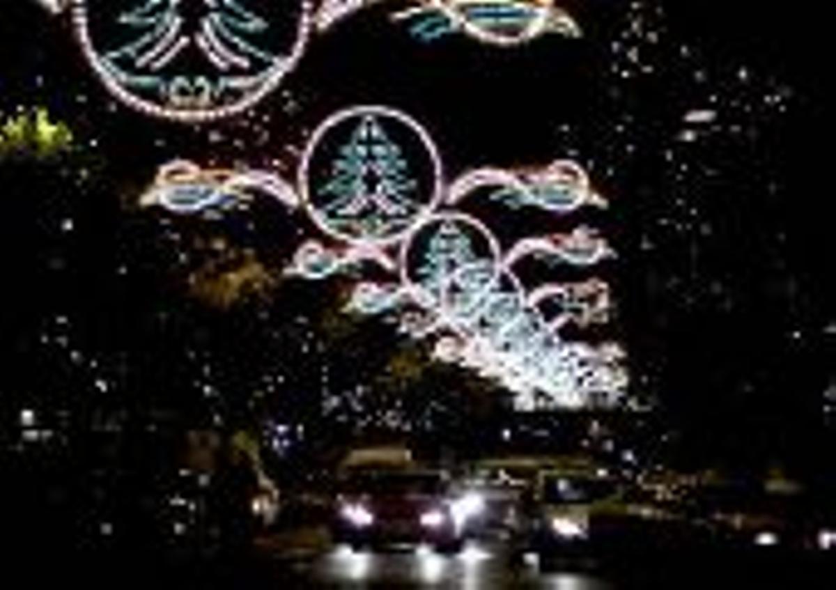 Ya es Navidad en calles y atascos