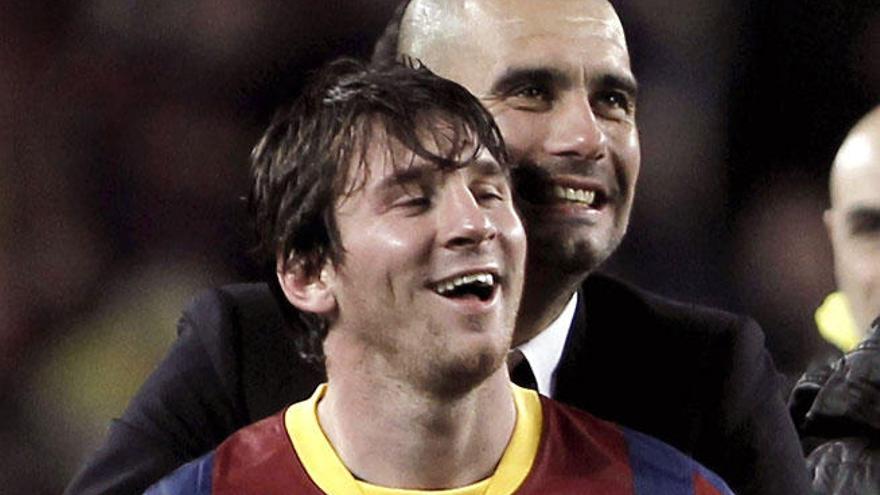 Imagen de archivo de Guardiola junto a Messi.