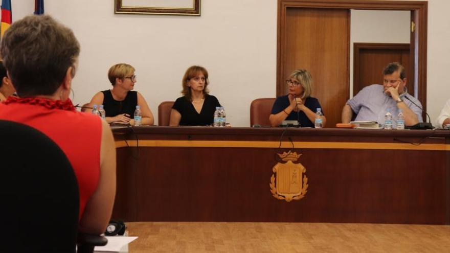 Un momento de un pleno celebrado en el Ayuntamiento de Santa Pola.