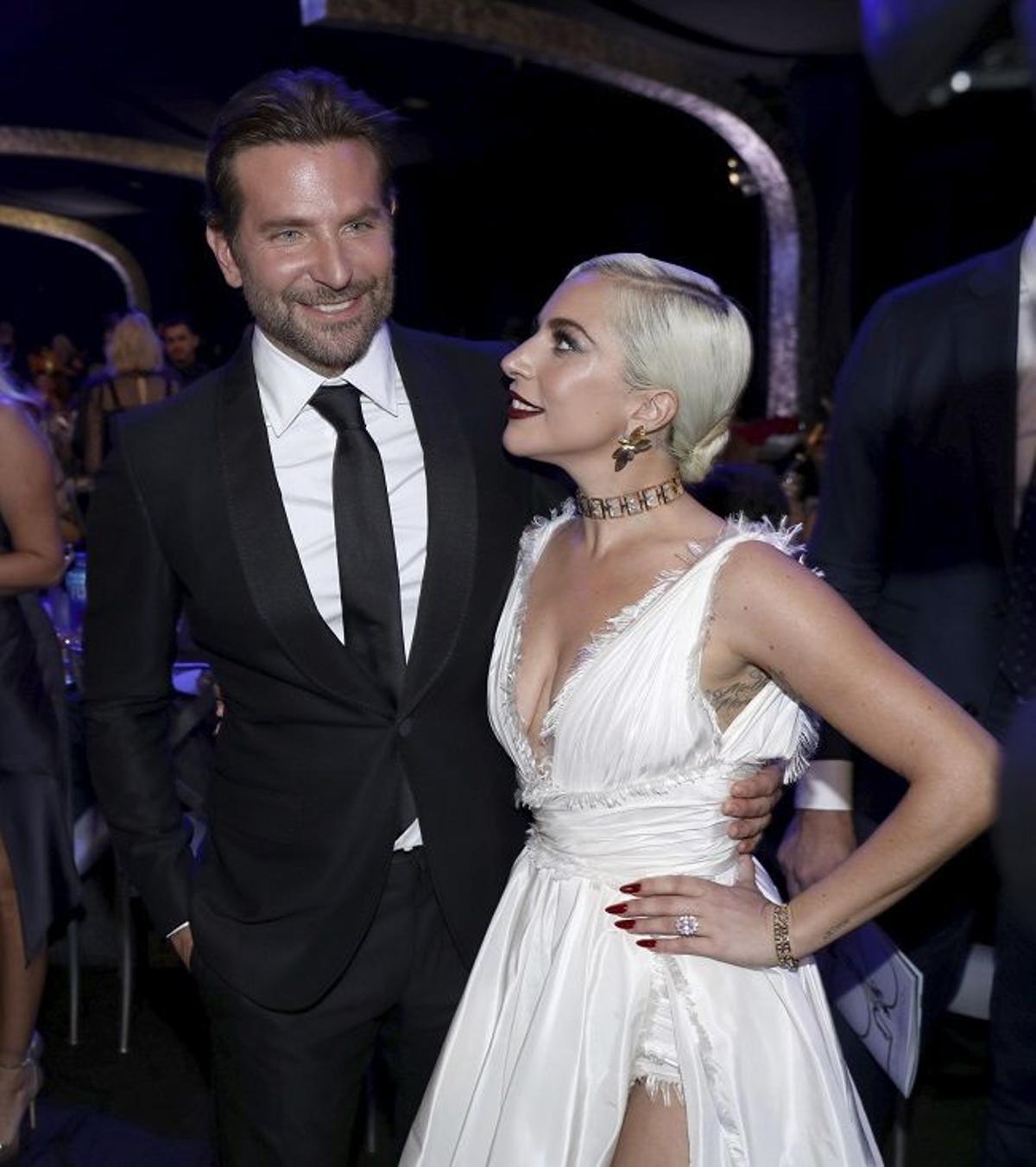 Lady Gaga y Bradley Cooper en los SAG Awards