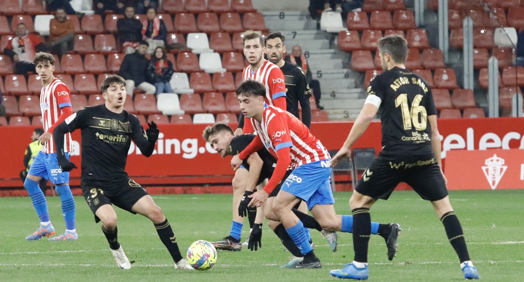 Así se vivió el encuentro entre el Sporting y el Tenerife