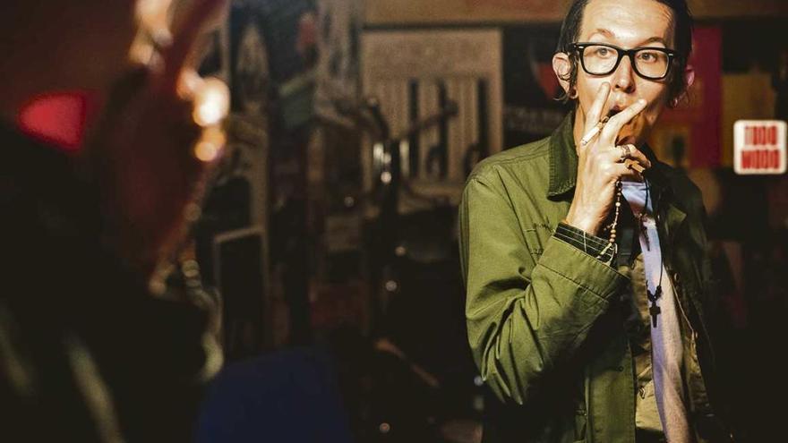 Micah P. Hinson, que escribe canciones desde los 12 años, ha recorrido el mundo con su música.