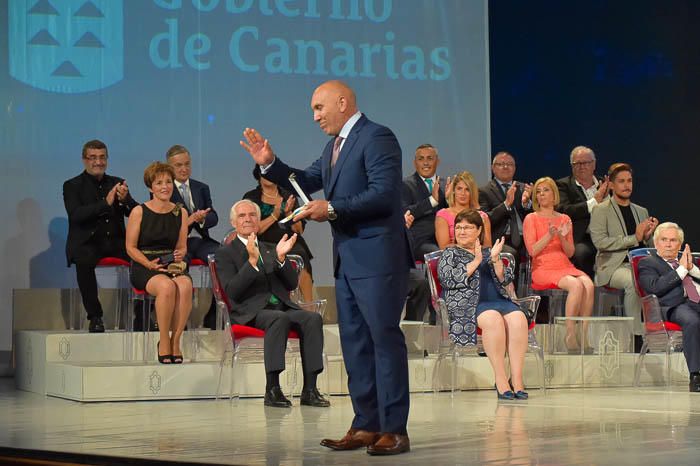 Acto institucional del Día de Canarias. Entrega ...