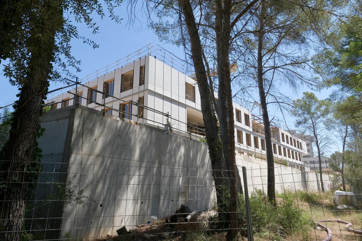 Vista de la fachada de la residencia que da al bosque de Bellver, la parte más más avanzada de las obras