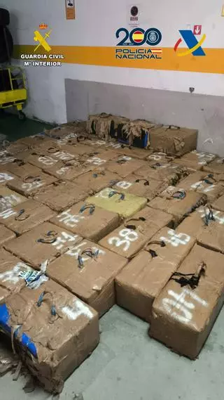 Prisión para 23 de los 26 detenidos en la operación en la que se decomisaron 1.600 kilos de cocaína en Muxía