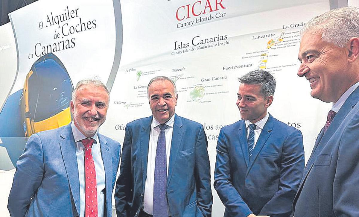 Visita al stand de CICAR del ministro Ángel Víctor Torres.