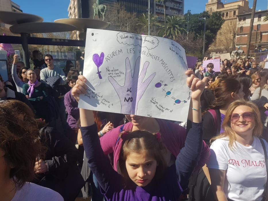 Demo auf Mallorca zum internationalen Frauentag