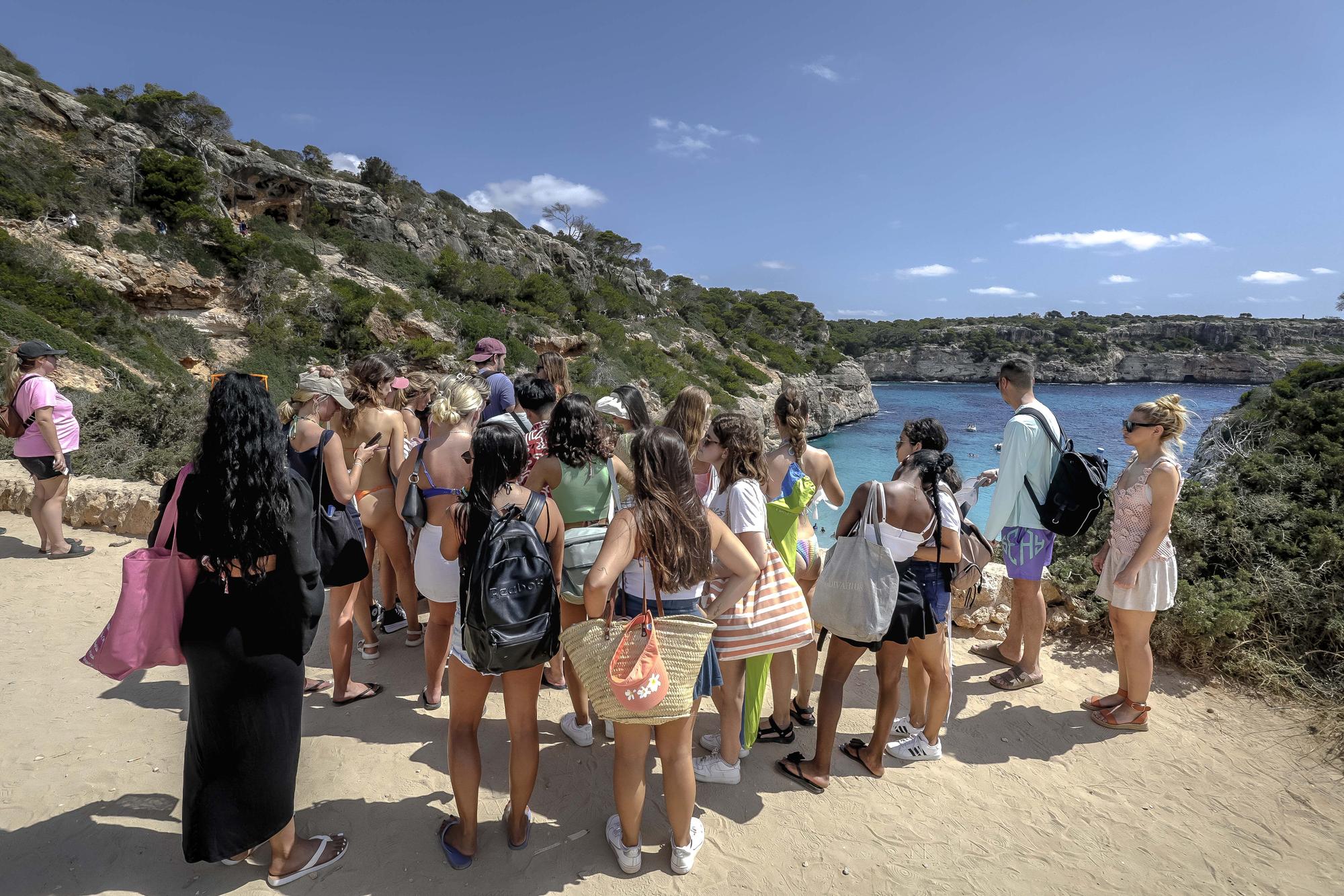 Fotos | El Caló des Moro, saturado de turistas