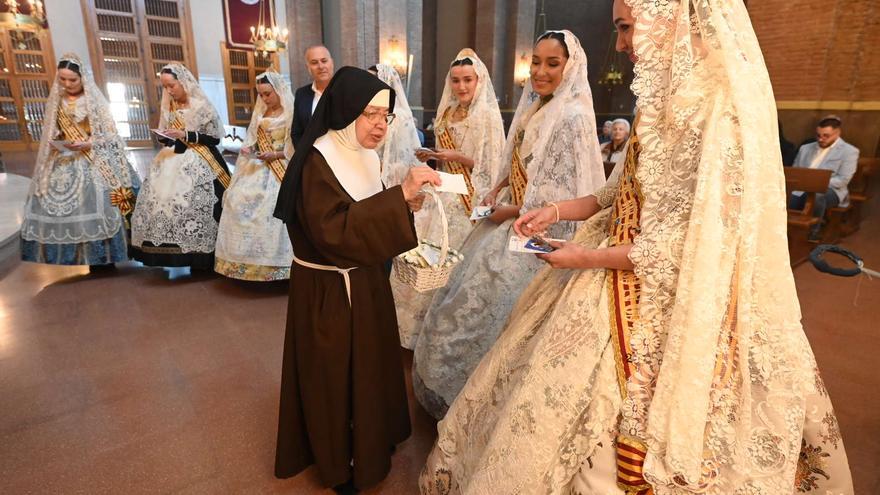 FOTOGALERÍA I Vila-real calienta motores para las fiestas de Sant Pasqual con la ofrenda de huevos a Santa Clara y la presentación de &#039;llibret&#039;
