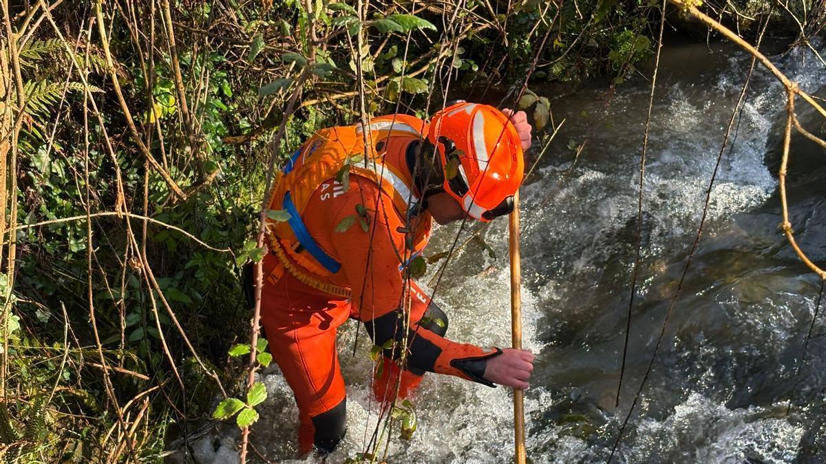 VÍDEO: Tercer día de búsqueda de la mujer que cayó al río en San Martín del Rey Aurelio