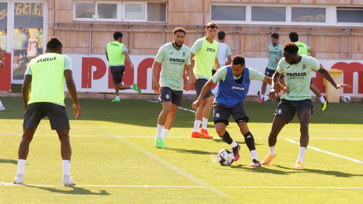 Primer entrenamiento de los internacionales en la Ciudad Deportiva, hoy.