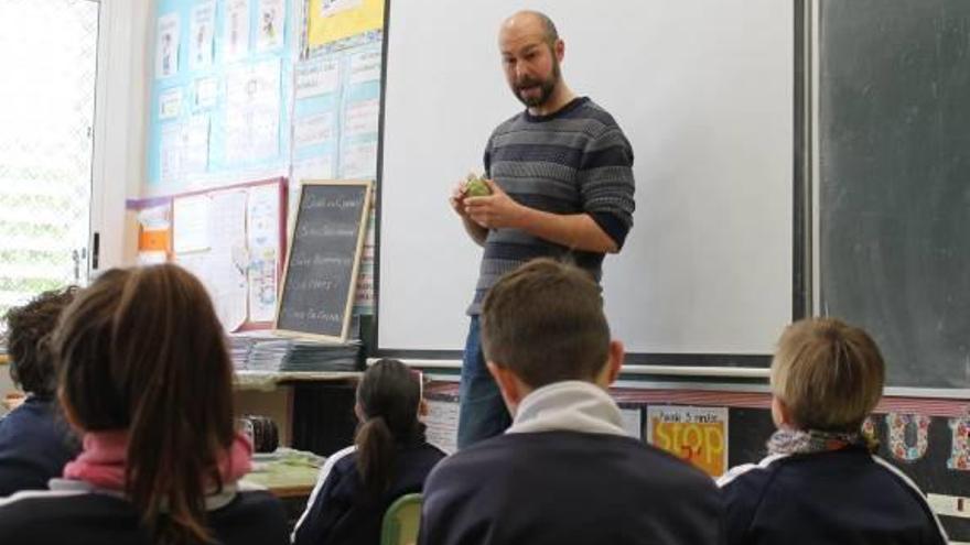 Un centenar de escolares participa en los talleres didácticos de la alcachofa