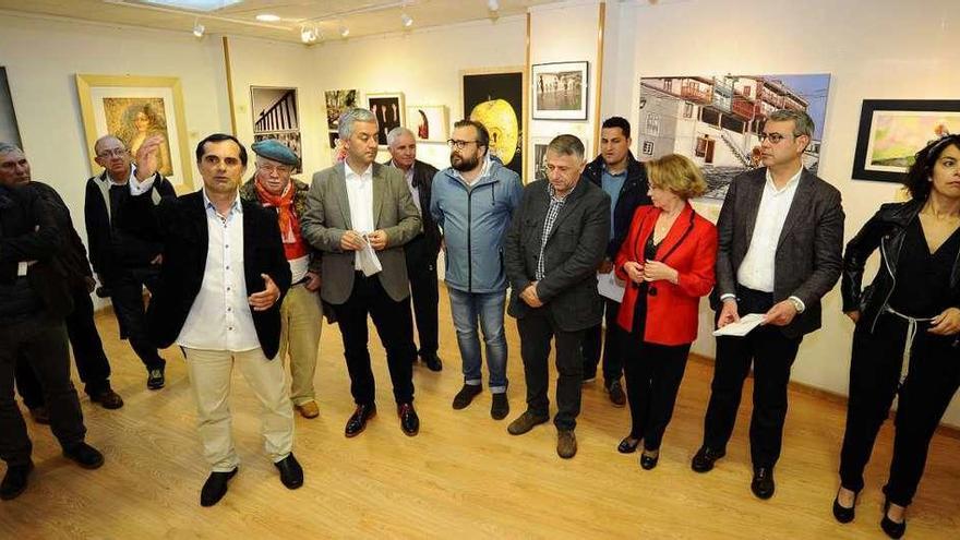 A mostra de artes plásticas foi inaugurada onte á tardiña no centro cultural da Bandeira. // Bernabé/Javier Lalín