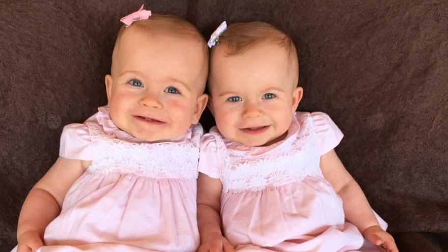 Las gemelas de Xàbia que nacieron «seismesinas» cumplen un año