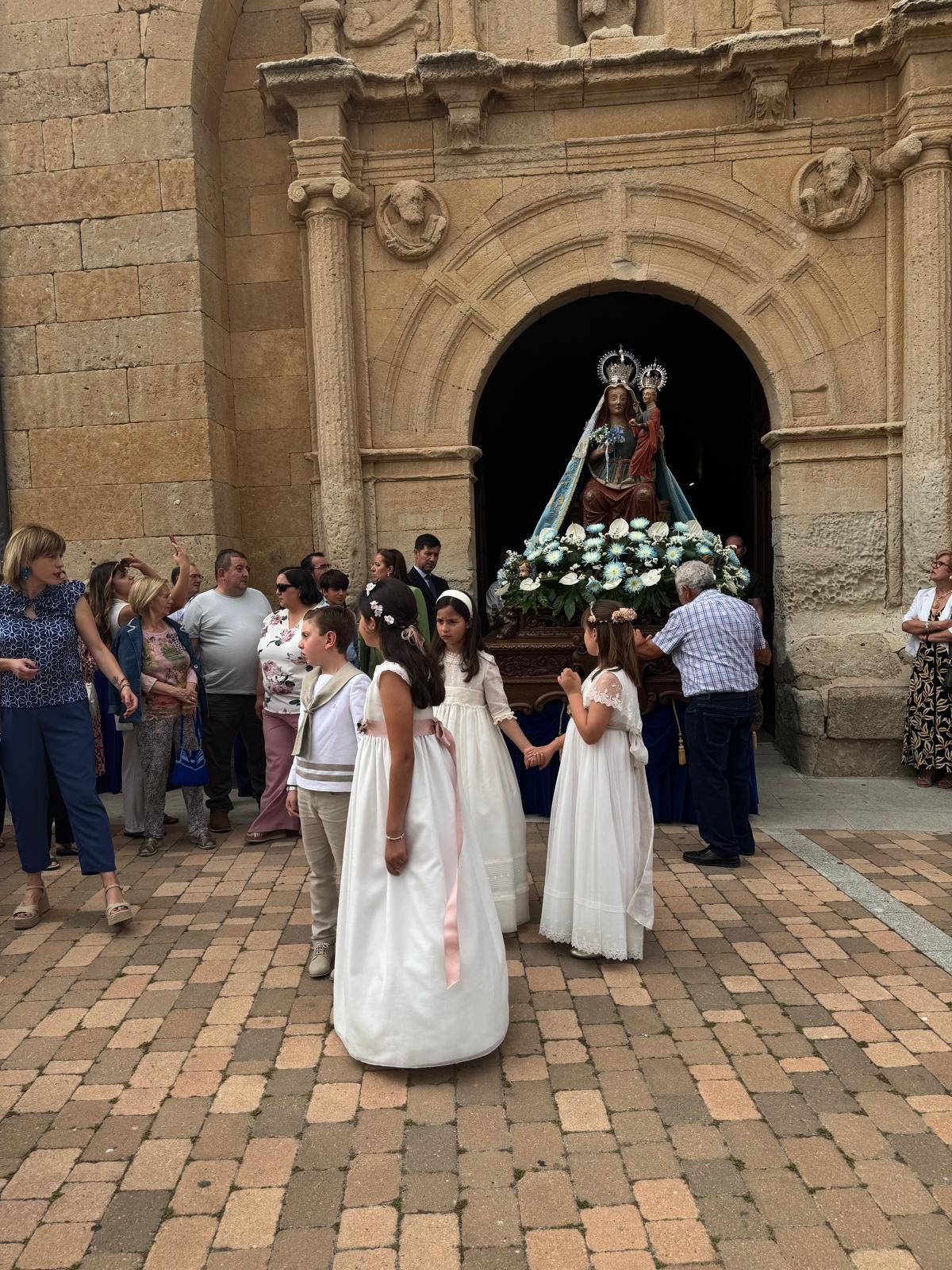GALERÍA | La Virgen de la Antigua vuelve a su morada en Fuentesaúco