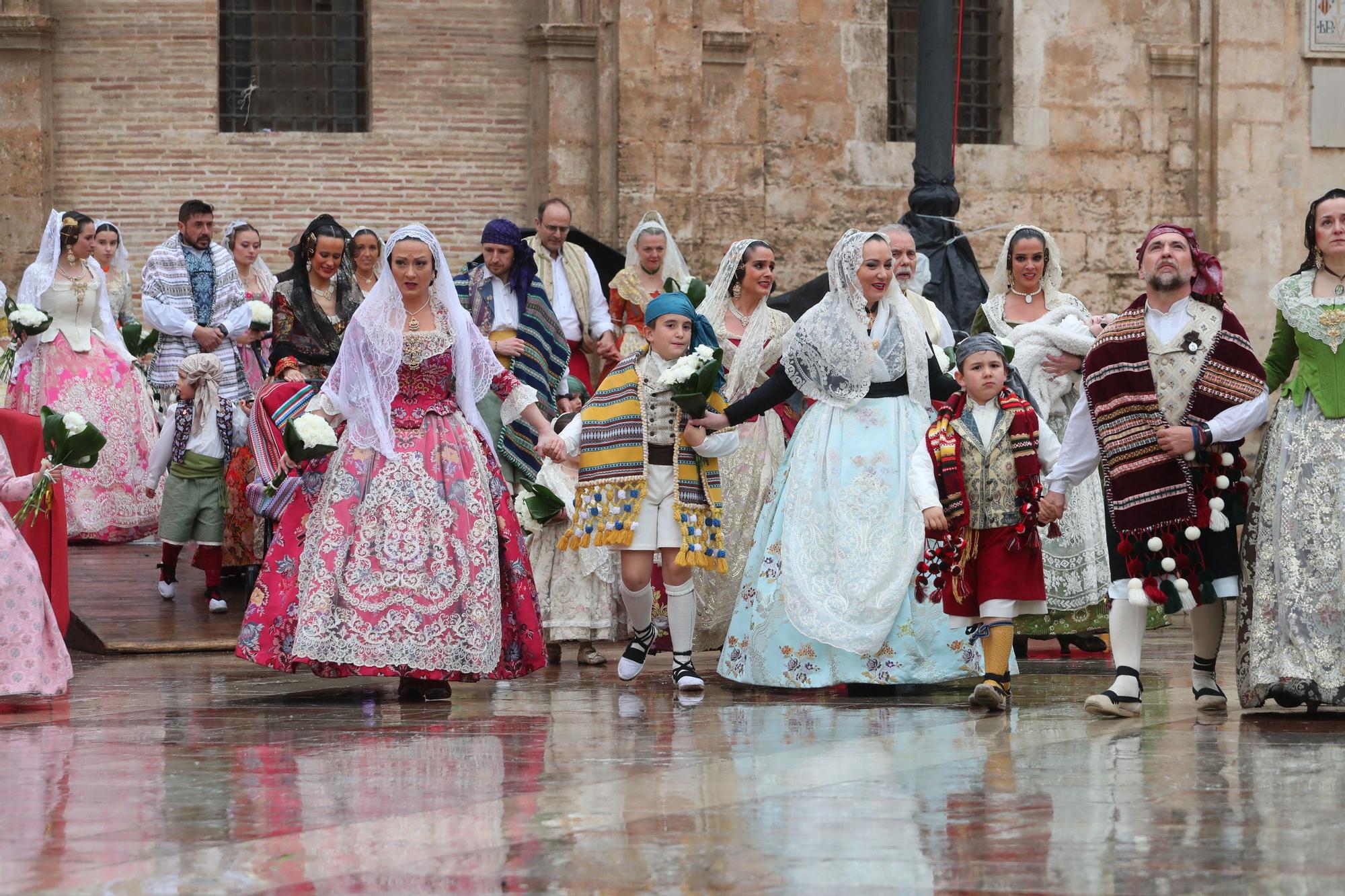 Búscate en el primer día de ofrenda por la calle de la Paz (entre las 15:30 a las 17:00 horas)