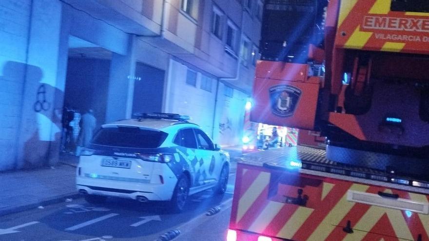 Los vecinos sofocan un incendio en una cocina de Ramón y Cajal, en Vilagarcía