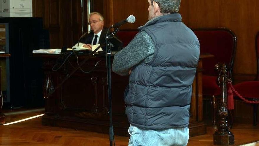 El acusado, Manuel V. L., ayer en la Audiencia de Pontevedra. // R. V.