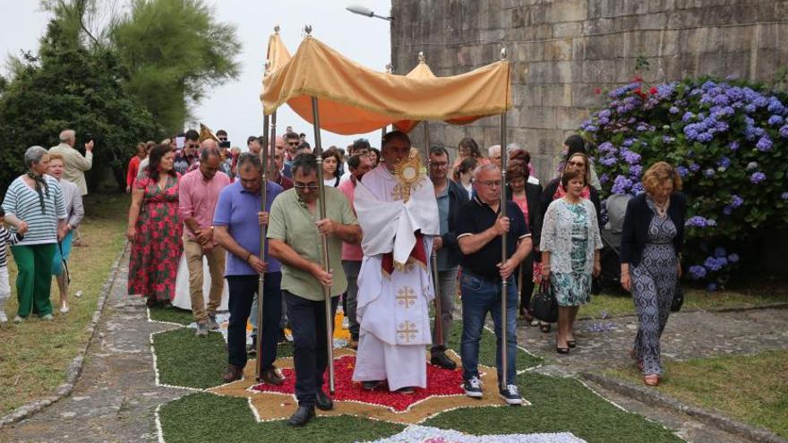 Cela abre las celebraciones del Corpus. | SANTOS ÁLVAREZ