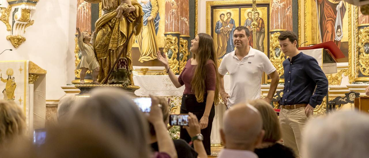 Una imagen de la &quot;baixà&quot; de la virgen en Benetússer