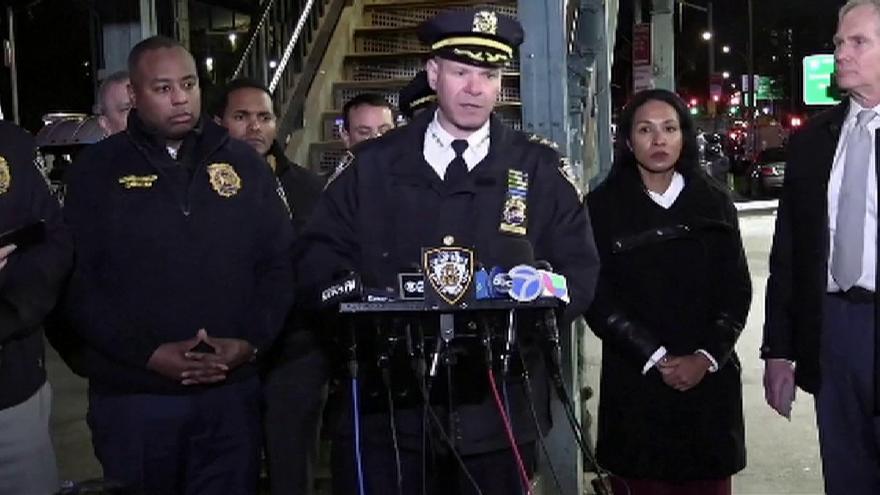 Un mort i cinc ferits en un tiroteig al metro de Nova York