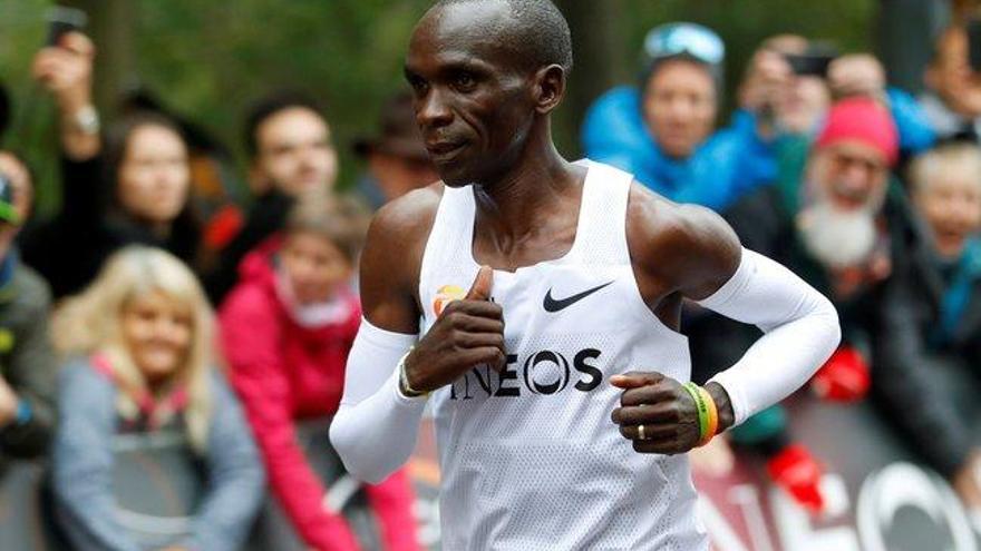 Eliud Kipchoge destroza el muro de las dos horas en un maratón