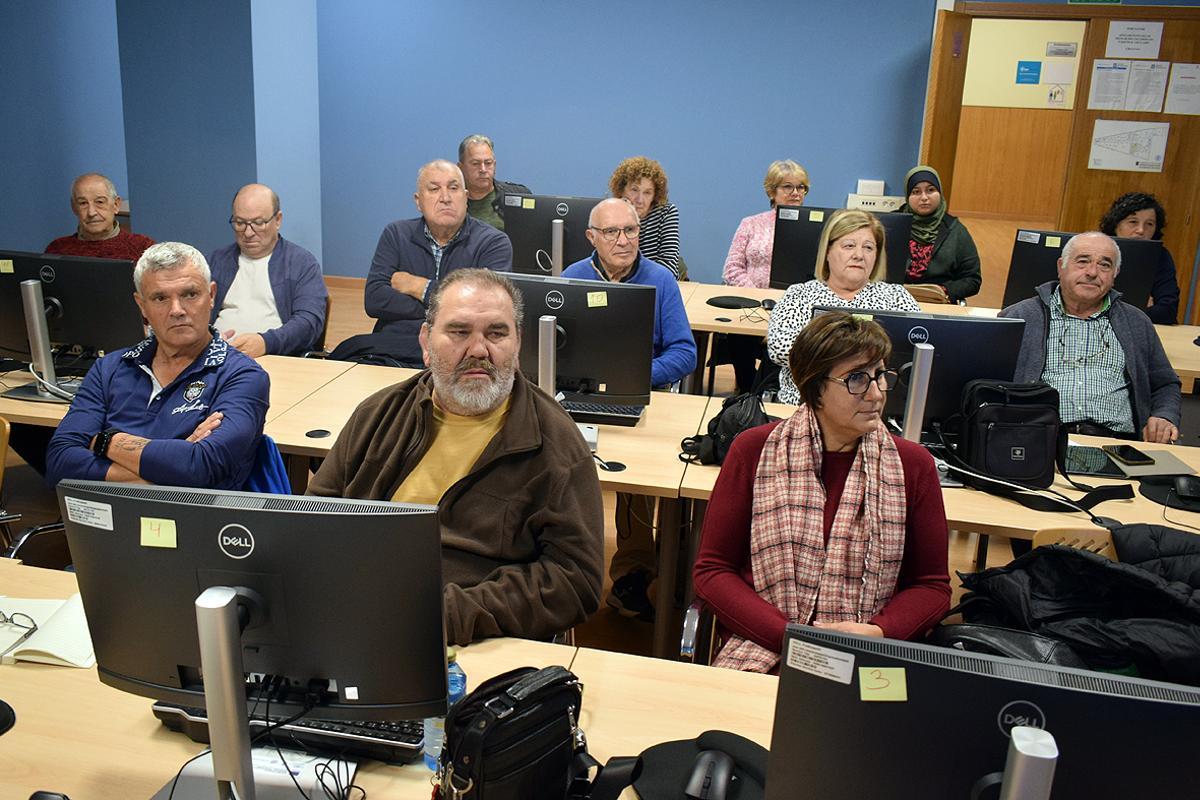 Participantes en el curso de Valga.