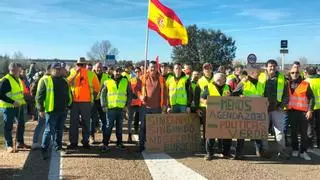 Cuarto día de protestas y los agricultores de Benavente y Campos vuelven a cortar las autovías