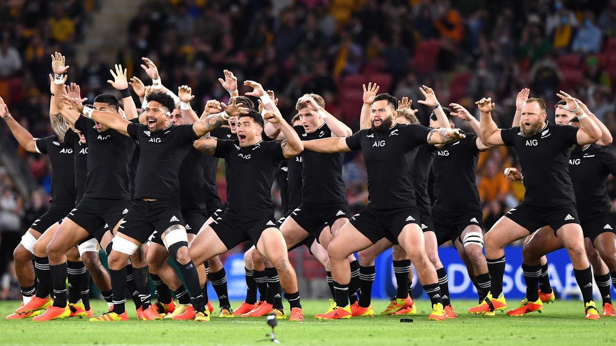 Los All Blacks realizan la haka ante los Pumas