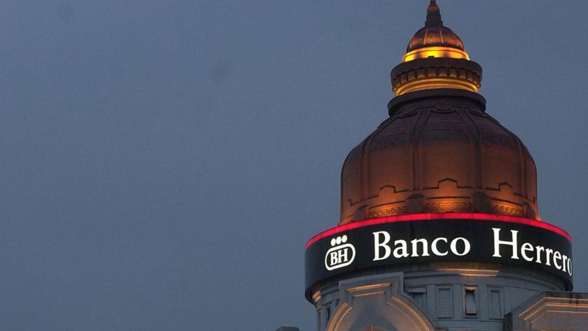 Cúpula de la sede del Banco Sabadell Herrero, en Oviedo.