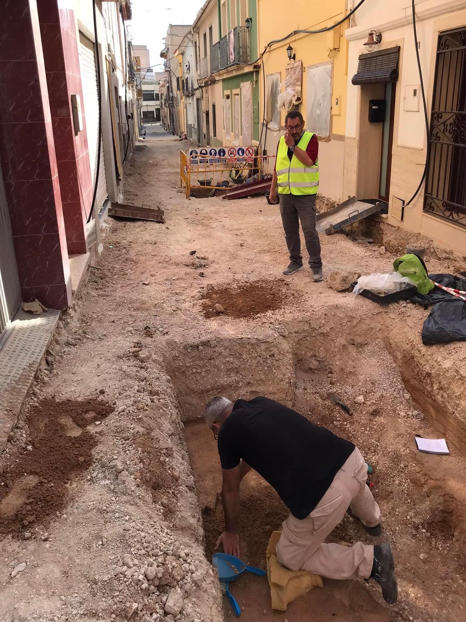 Las excavaciones en la calle Virgen de las Nieves de Aspe.