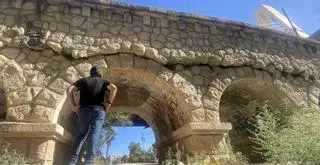 Un acueducto centenario en el olvido