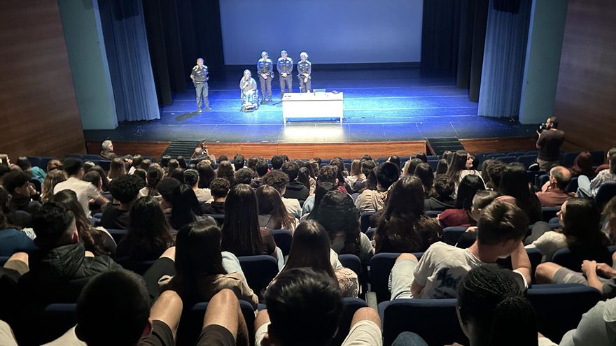 L’Institut Guttmann alerta els joves de Roses sobre els riscos de conduir imprudentment