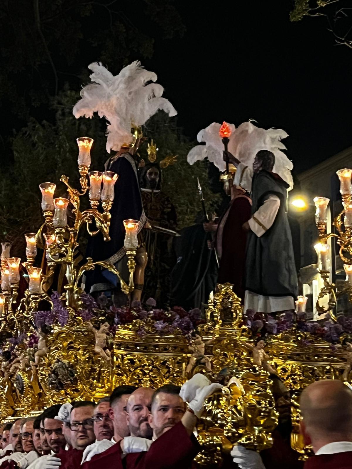 La hermandad del Rescate llega a la Alameda.